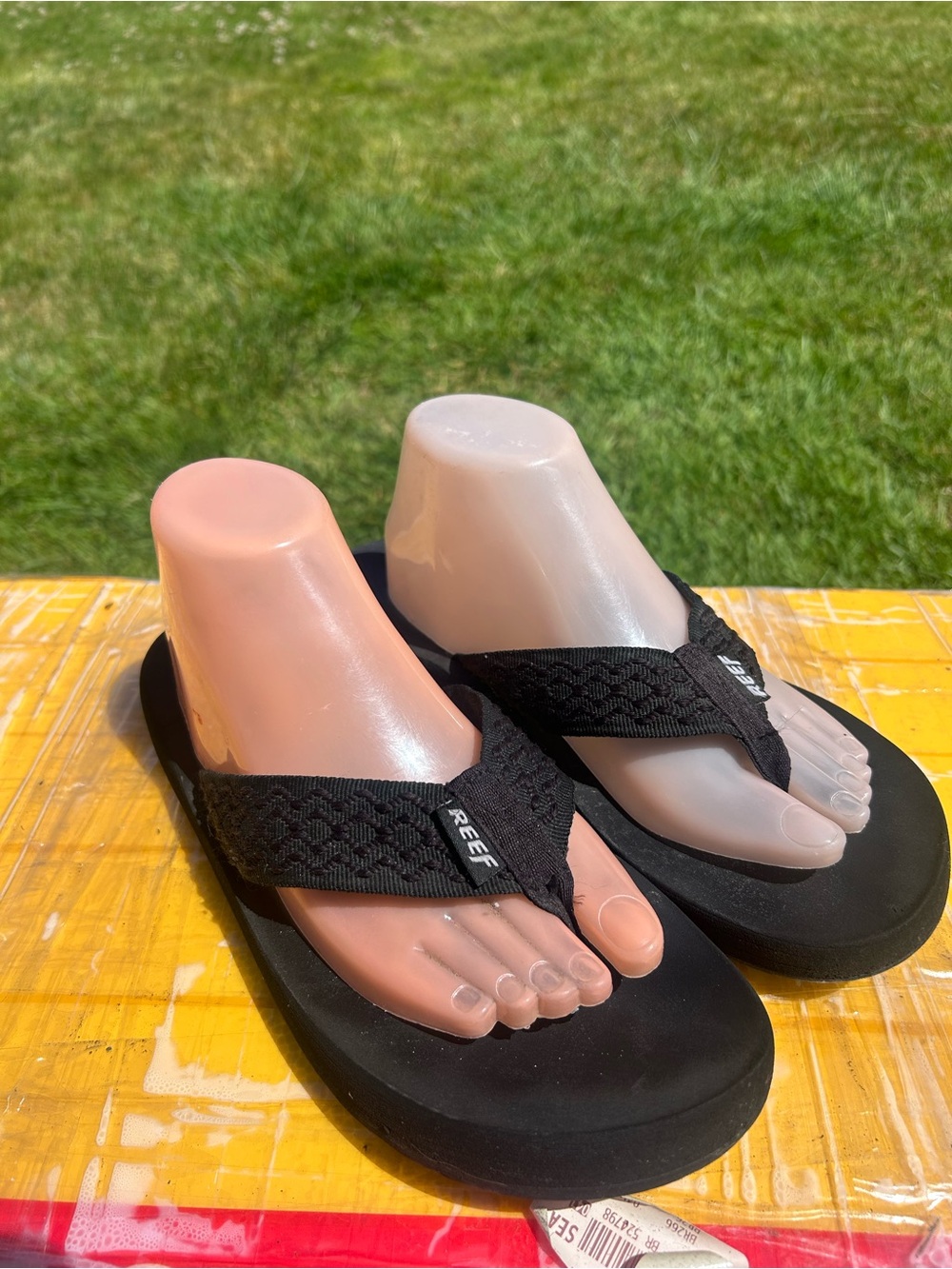 Reef Women’s Black Woven-strap Flip Flops Sandals Size 10